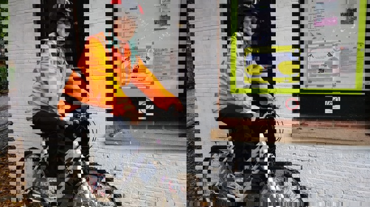 Flo Bass, a Nottingham-based jobseeker, sits on her bike 